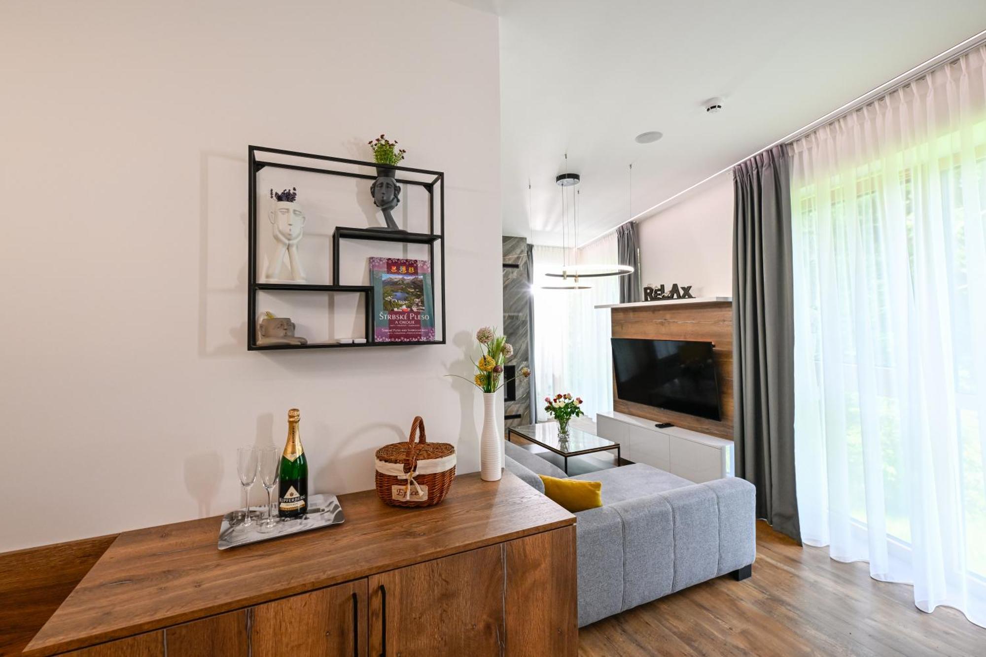 Hotel Ovruc - Rodinny Apartman 111 Štrbské Pleso Kültér fotó